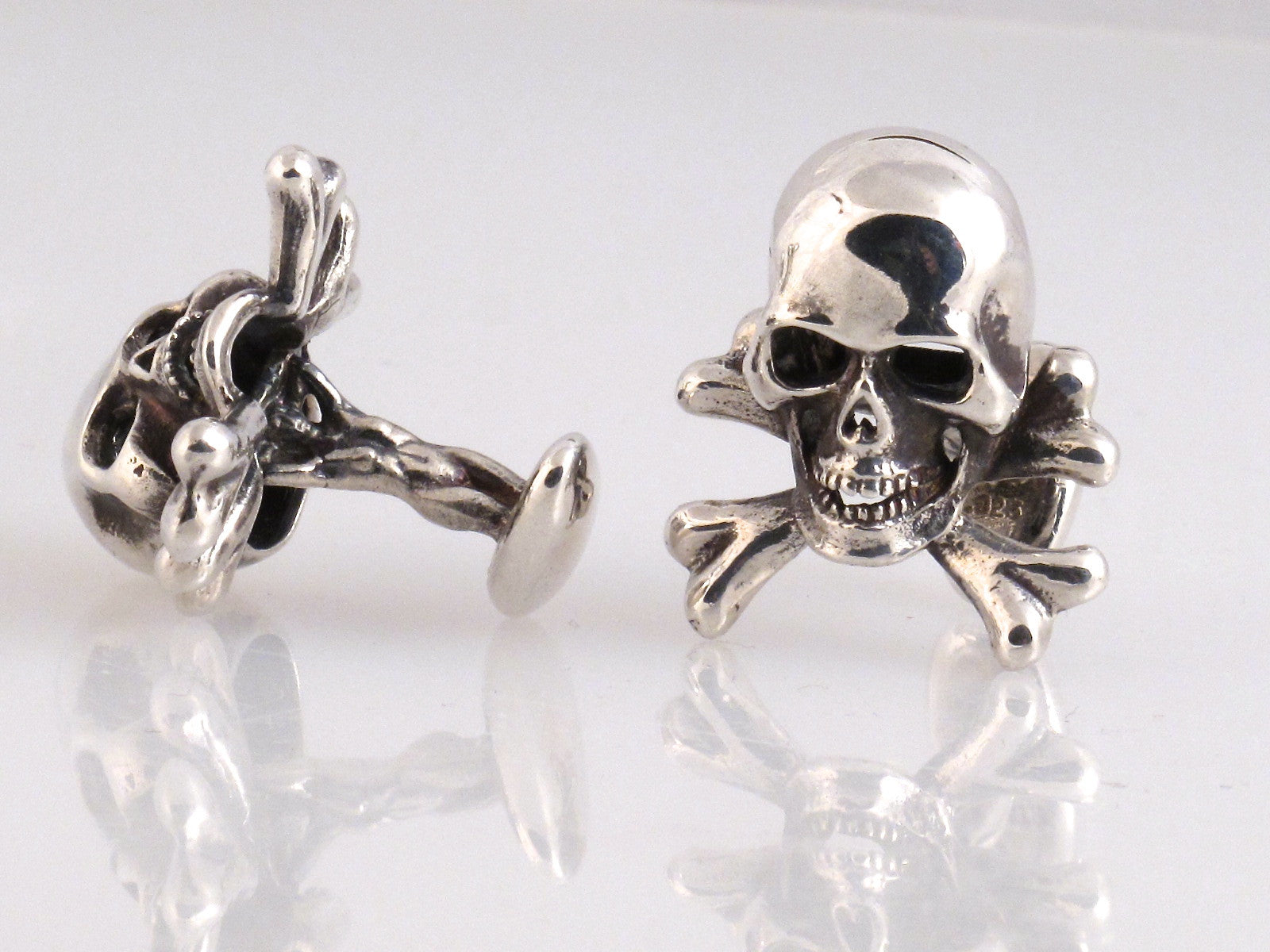 #DC- 02 Skull & Bones Cufflink