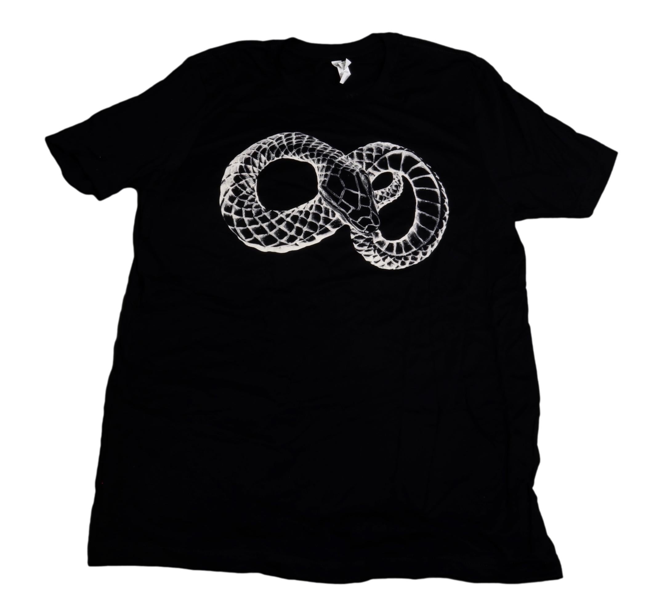 #DT-1310 Figure 8 Snake T Blk/ White - Jeff Deegan Designs
