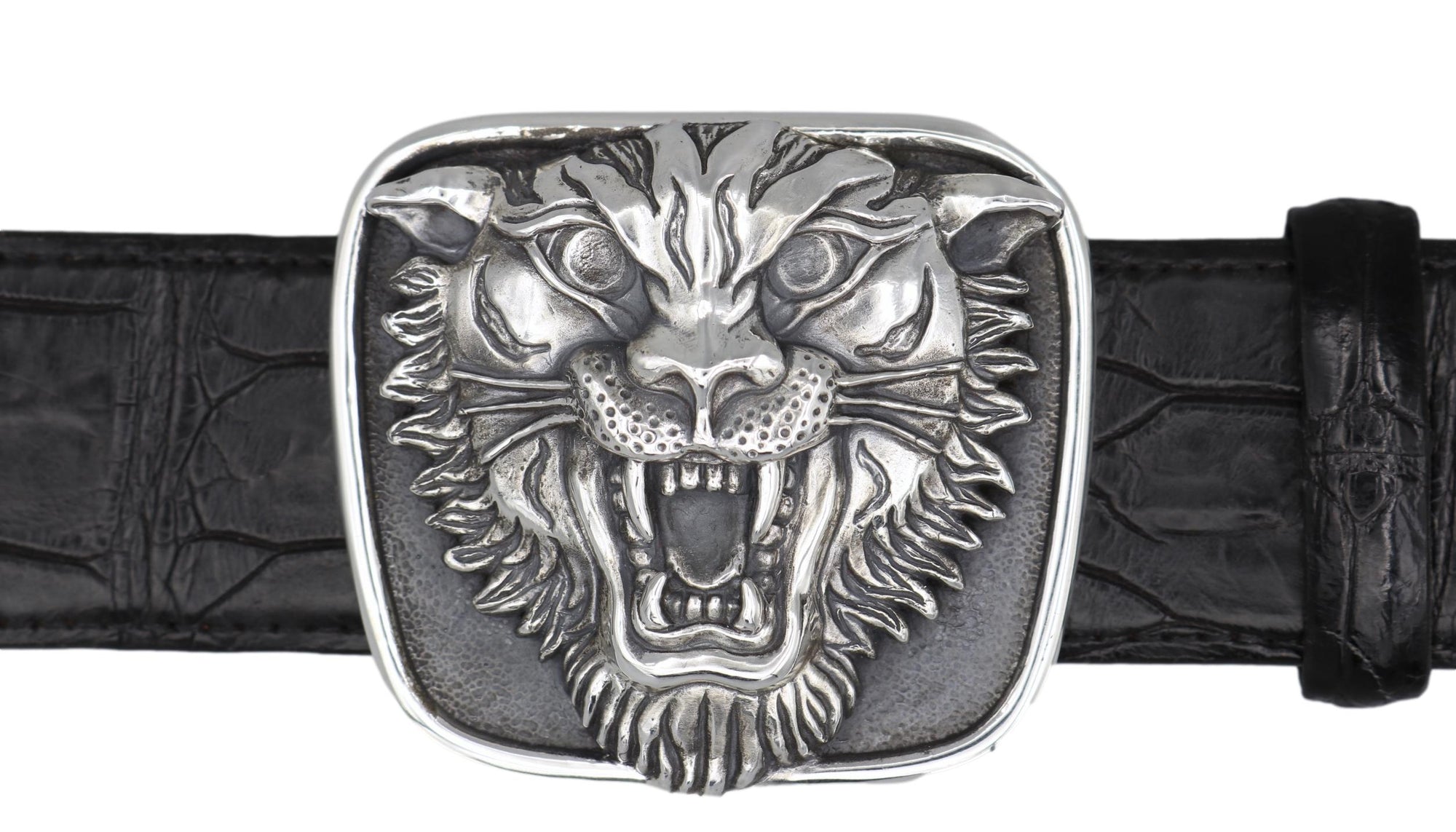 Image of the Sterling Silver Tiger Head Trophy buckle., looking  straight on . Tiger has its mouth open in full growl pose.